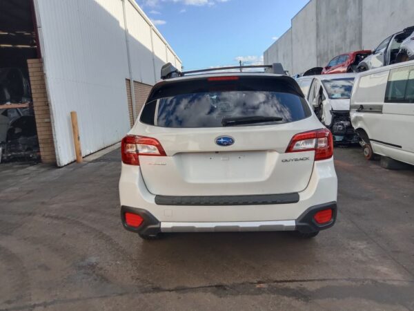 P5087 - Subaru outback 2021 White Wrecking - Image 13
