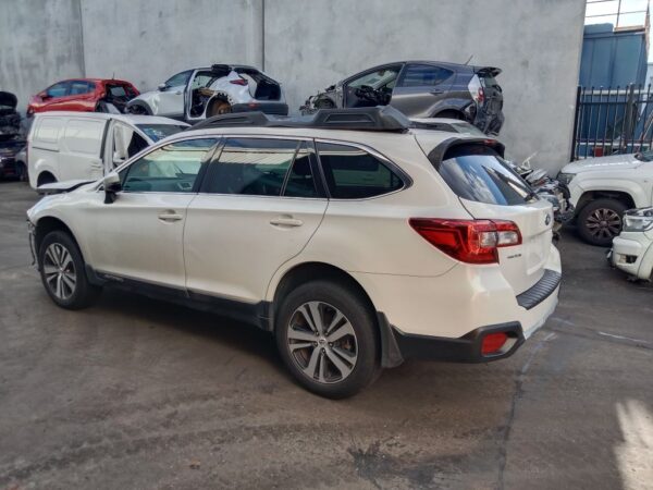 P5087 - Subaru outback 2021 White Wrecking - Image 14