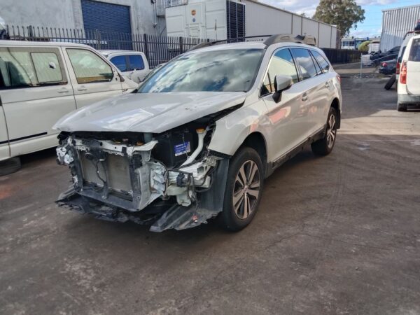 P5087 - Subaru outback 2021 White Wrecking - Image 16