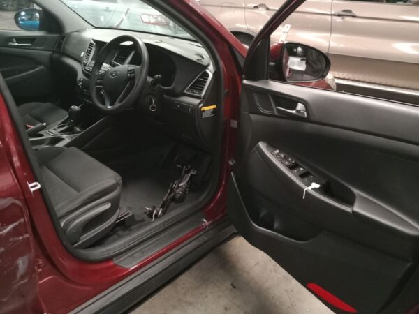 P5089 - Hyundai Tucson 2016 maroon Wrecking - Image 2