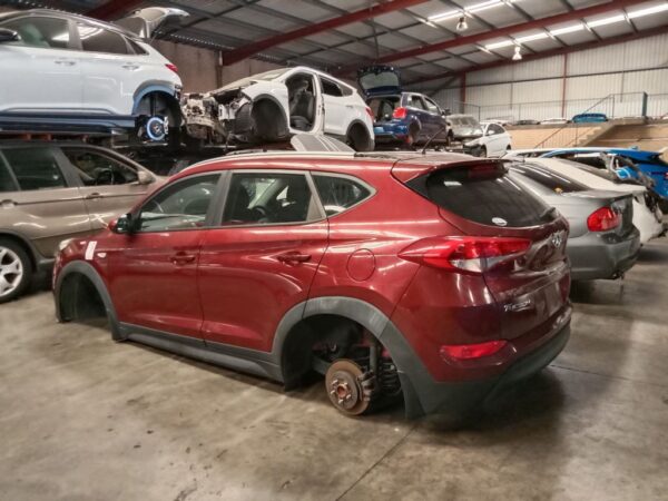 P5089 - Hyundai Tucson 2016 maroon Wrecking - Image 14