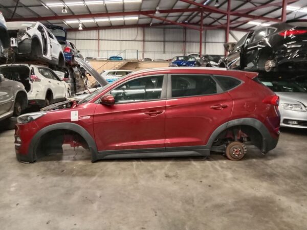 P5089 - Hyundai Tucson 2016 maroon Wrecking - Image 15