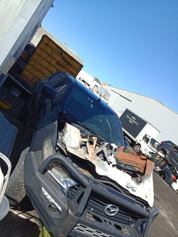P5094 - Mazda BT-50 2021 Grey Wrecking - Image 2