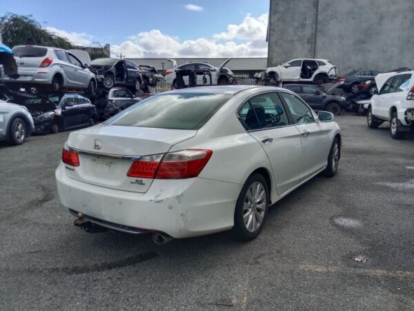 P5095 - Honda Accord 2015 White Wrecking - Image 12