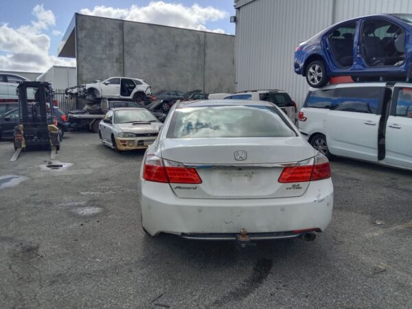 P5095 - Honda Accord 2015 White Wrecking - Image 13