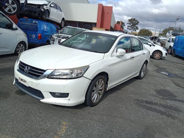 P5095 - Honda Accord 2015 White Wrecking - Image 16