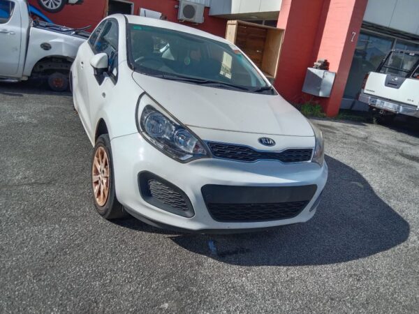 P5096 - Kia Rio 2015 White Wrecking