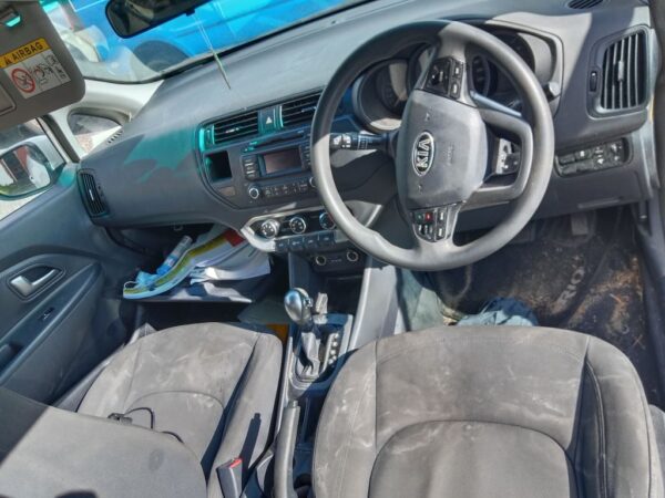 P5096 - Kia Rio 2015 White Wrecking - Image 2