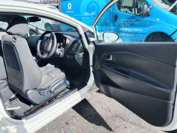 P5096 - Kia Rio 2015 White Wrecking - Image 5