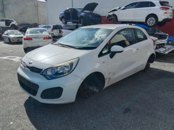 P5096 - Kia Rio 2015 White Wrecking - Image 12