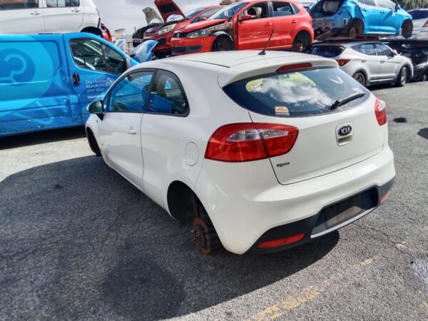P5096 - Kia Rio 2015 White Wrecking - Image 14