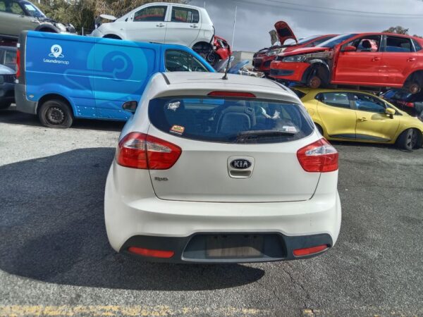 P5096 - Kia Rio 2015 White Wrecking - Image 15