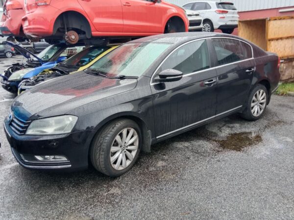 P5098 - Volkswagen Passat 2012 Black Wrecking