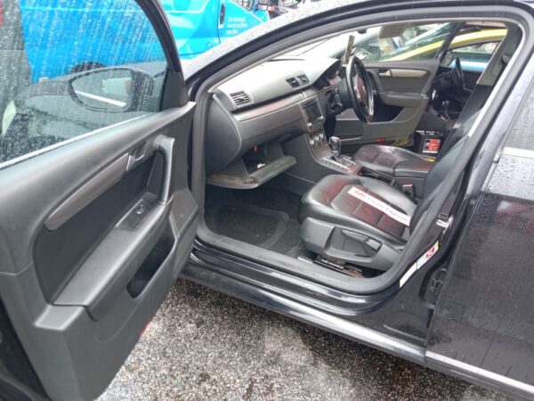 P5098 - Volkswagen Passat 2012 Black Wrecking - Image 3