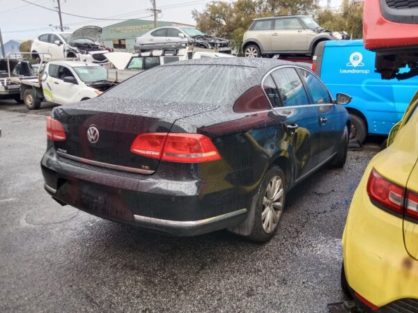 P5098 - Volkswagen Passat 2012 Black Wrecking - Image 13