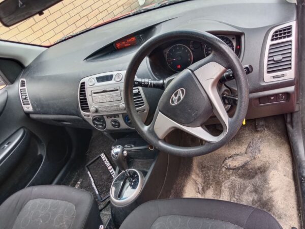P5101 - Hyundai i20 2009 Red Wrecking - Image 4