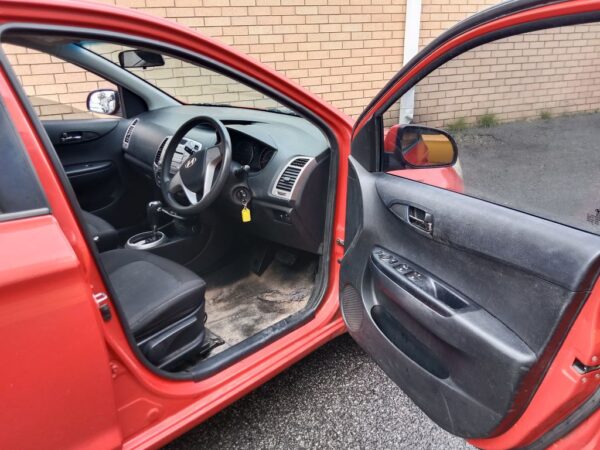 P5101 - Hyundai i20 2009 Red Wrecking - Image 6
