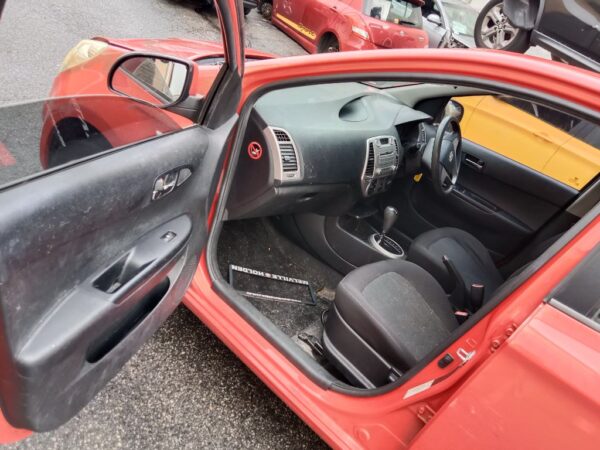 P5101 - Hyundai i20 2009 Red Wrecking - Image 8