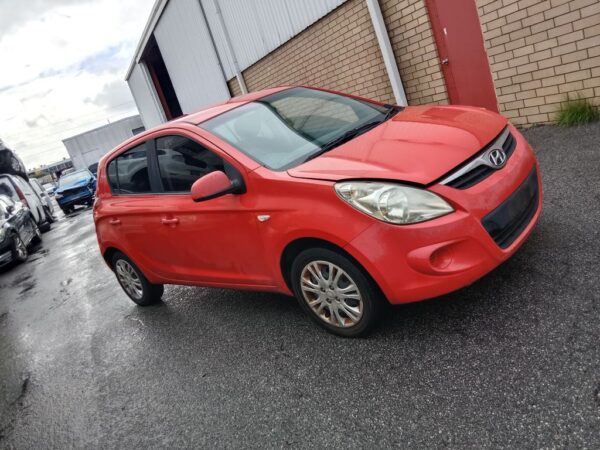 P5101 - Hyundai i20 2009 Red Wrecking - Image 12