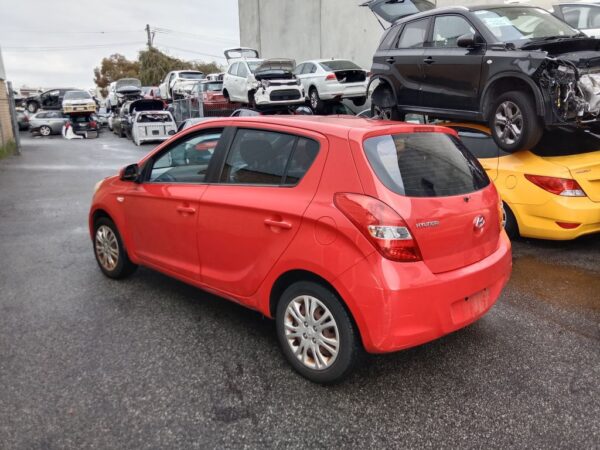 P5101 - Hyundai i20 2009 Red Wrecking - Image 15