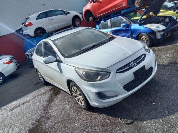 P5102 - Hyundai accent 2017 White Wrecking