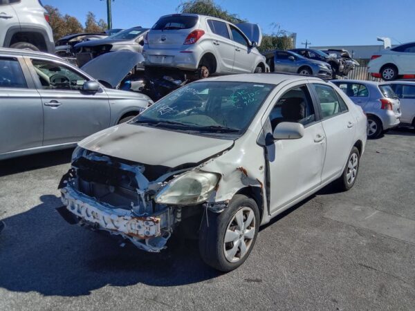 P5105 - Toyota Yaris 2007 White Wrecking