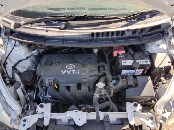 P5105 - Toyota Yaris 2007 White Wrecking - Image 2