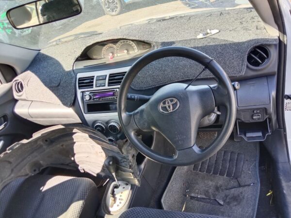 P5105 - Toyota Yaris 2007 White Wrecking - Image 4