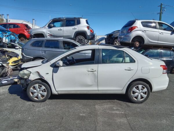 P5105 - Toyota Yaris 2007 White Wrecking - Image 16
