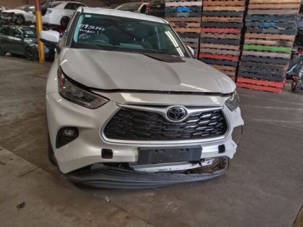 P5108 - Toyota Kluger 2022 White Wrecking