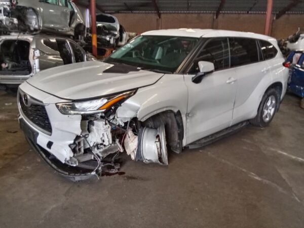 P5108 - Toyota Kluger 2022 White Wrecking - Image 2