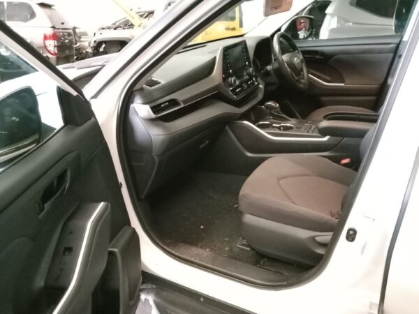 P5108 - Toyota Kluger 2022 White Wrecking - Image 6