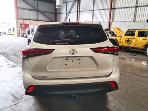 P5108 - Toyota Kluger 2022 White Wrecking - Image 10