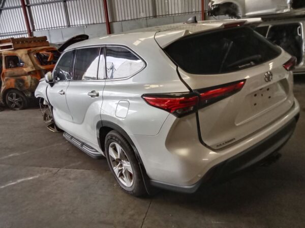P5108 - Toyota Kluger 2022 White Wrecking - Image 11