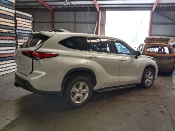 P5108 - Toyota Kluger 2022 White Wrecking - Image 12