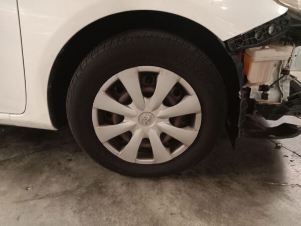 P5109 - Toyota corolla 2010 White Wrecking - Image 8