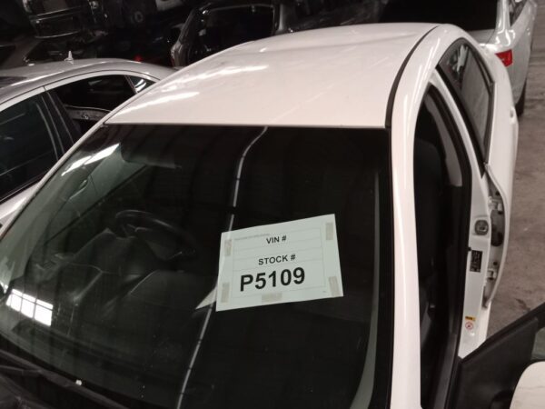 P5109 - Toyota corolla 2010 White Wrecking - Image 12