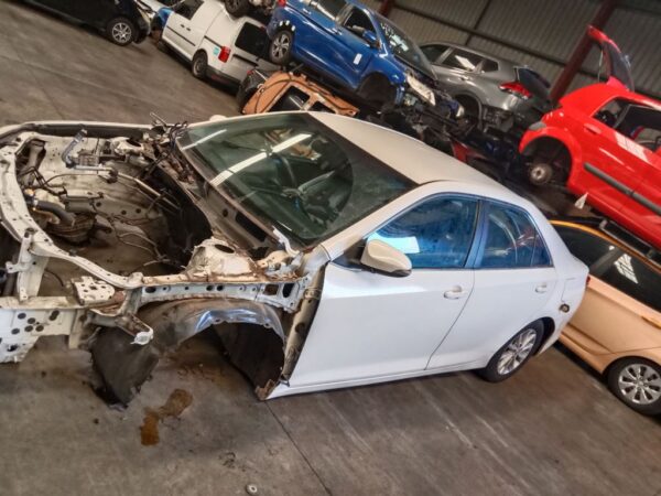 P5110 - Toyota Camry 2014 White Wrecking