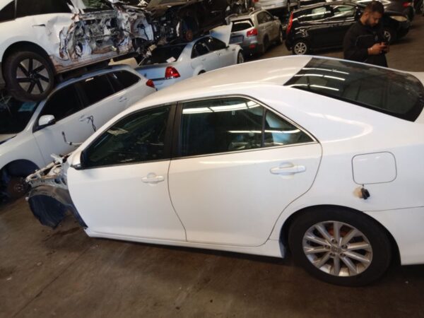 P5110 - Toyota Camry 2014 White Wrecking - Image 2