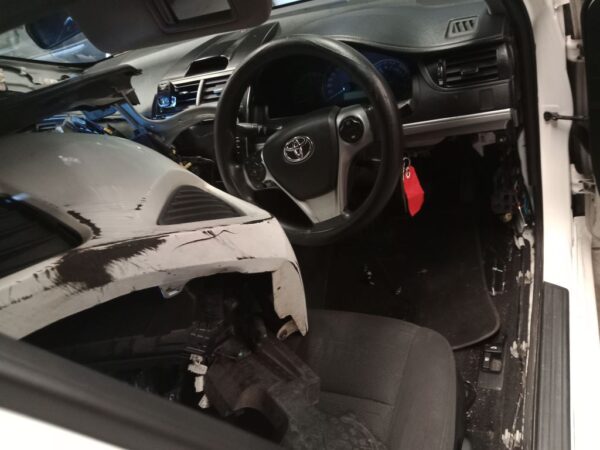 P5110 - Toyota Camry 2014 White Wrecking - Image 4
