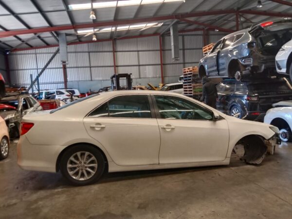 P5110 - Toyota Camry 2014 White Wrecking - Image 13