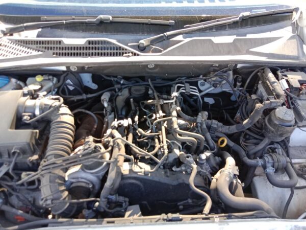 P5112 - Volkswagen Amarok 2014 White Wrecking - Image 2