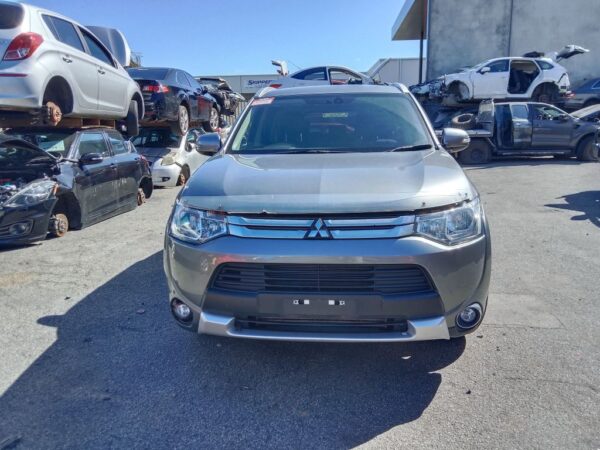 P5115 - Mitsubishi outlander 2014 Grey Wrecking