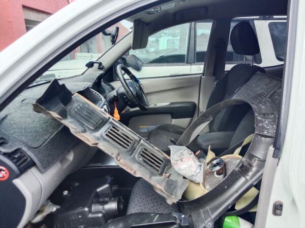 P5117 - Mitsubishi Triton 2012 White Wrecking - Image 2