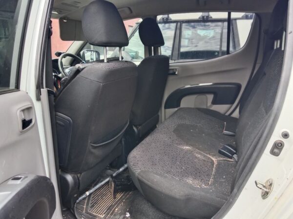 P5117 - Mitsubishi Triton 2012 White Wrecking - Image 3