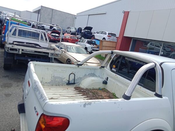P5117 - Mitsubishi Triton 2012 White Wrecking - Image 4