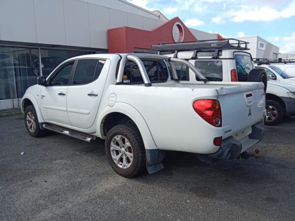 P5117 - Mitsubishi Triton 2012 White Wrecking - Image 10
