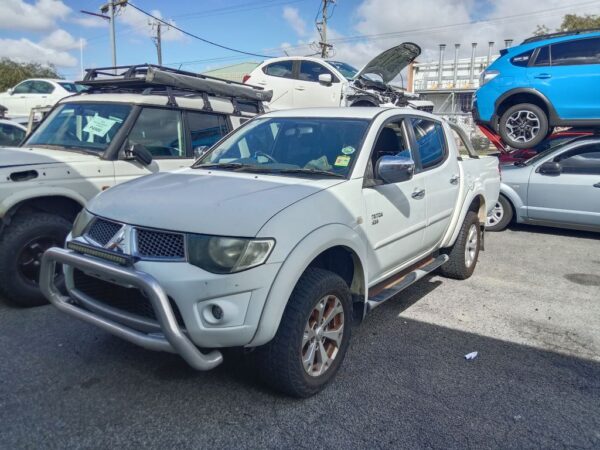 P5117 - Mitsubishi Triton 2012 White Wrecking - Image 12