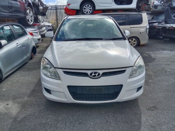 P5118 - Hyundai i30 2009 White Wrecking