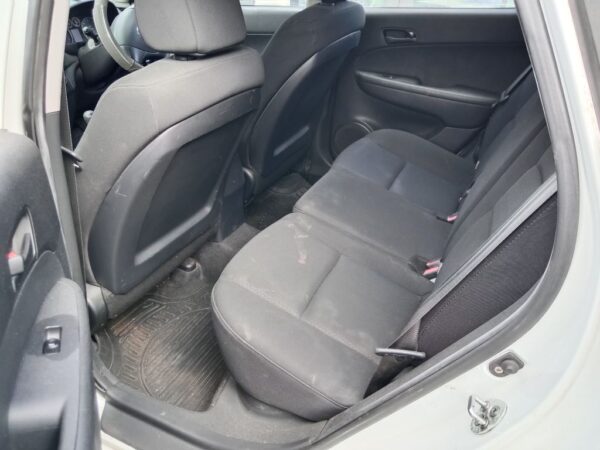 P5118 - Hyundai i30 2009 White Wrecking - Image 6